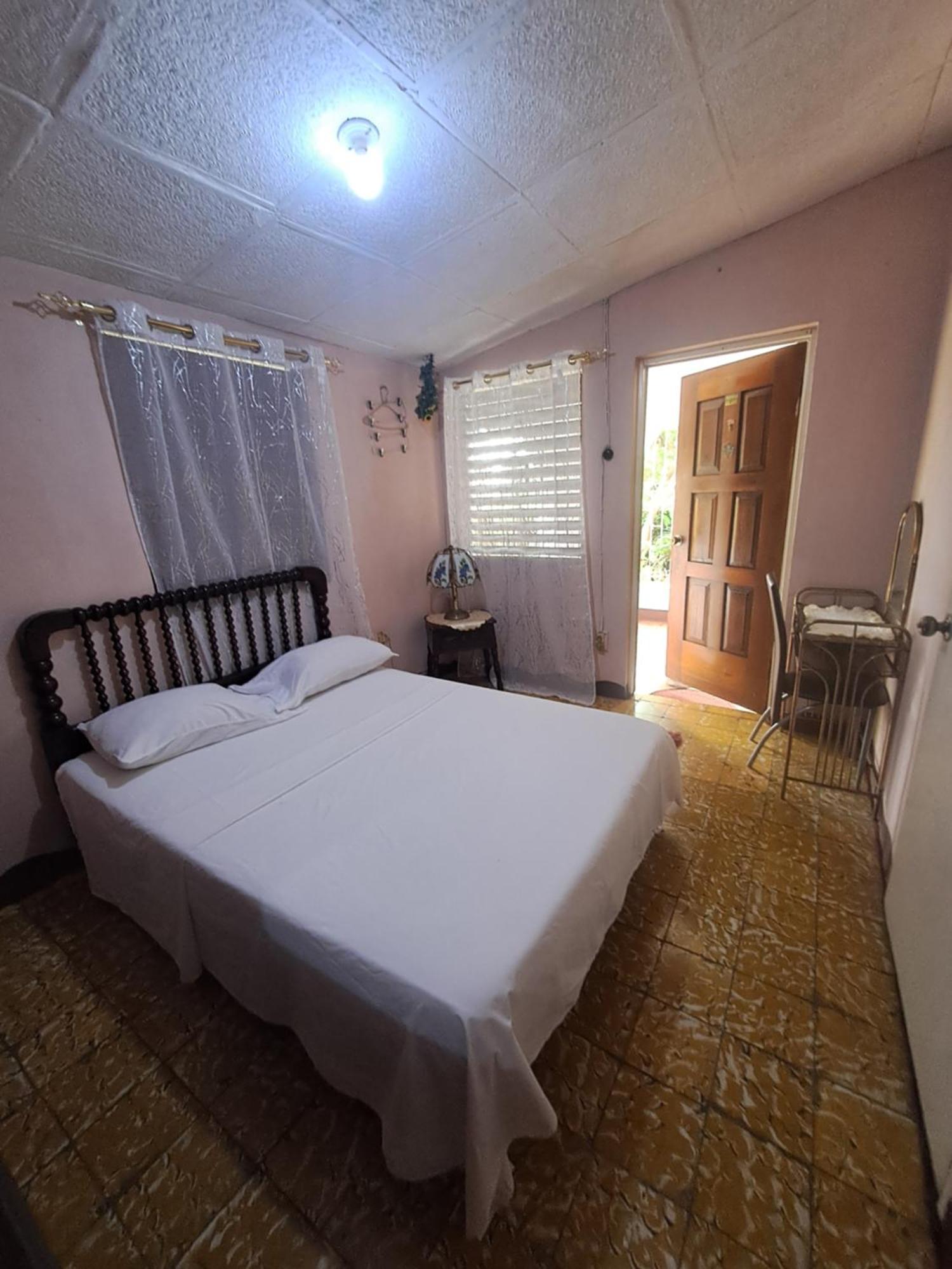 Kingston Airport Bed And Breakfast Dış mekan fotoğraf